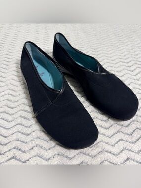 Thierry Rabotin Graff Black Microfiber Slip On Flat Heel Round Toe Shoes Sz 38
